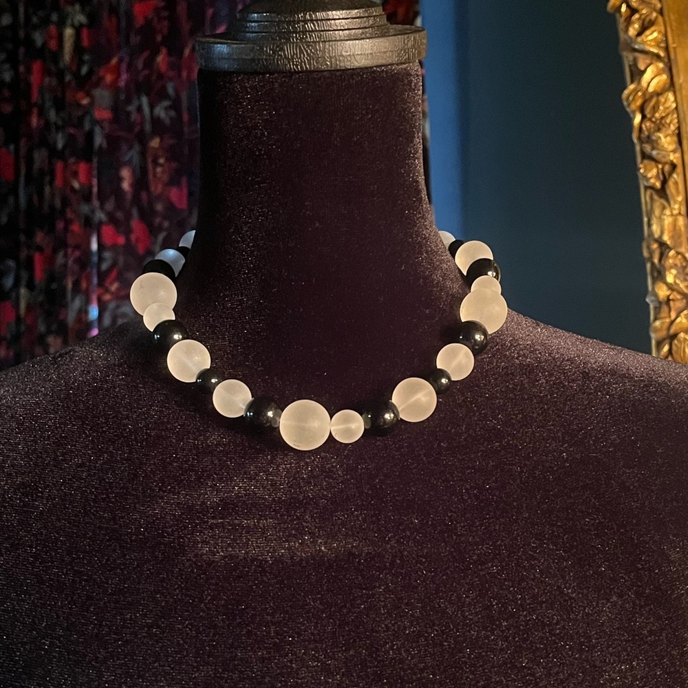 Avon Vintage 1985 Summer Frost Black White Frosted Beaded Choker Necklace 17"